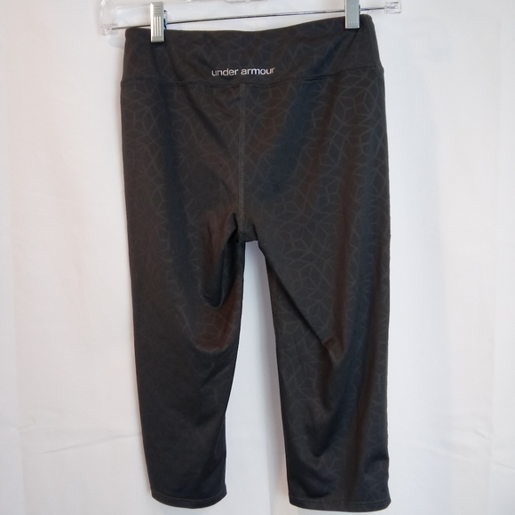 Lot Under Armor Fitted Girls Pink Heat Gear Top YLG - Gray All Season Capris YMD - Picture 4 of 7